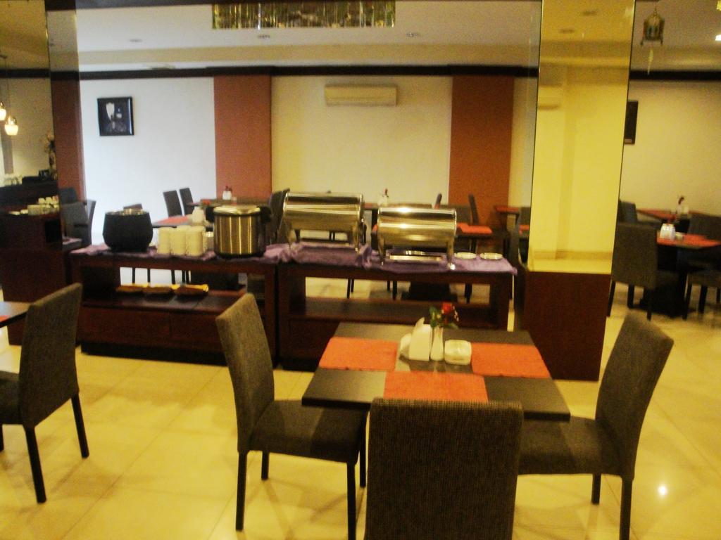 Imperial Hotel Kendari Eksteriør bilde
