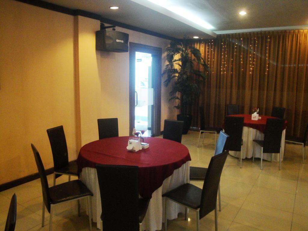 Imperial Hotel Kendari Eksteriør bilde