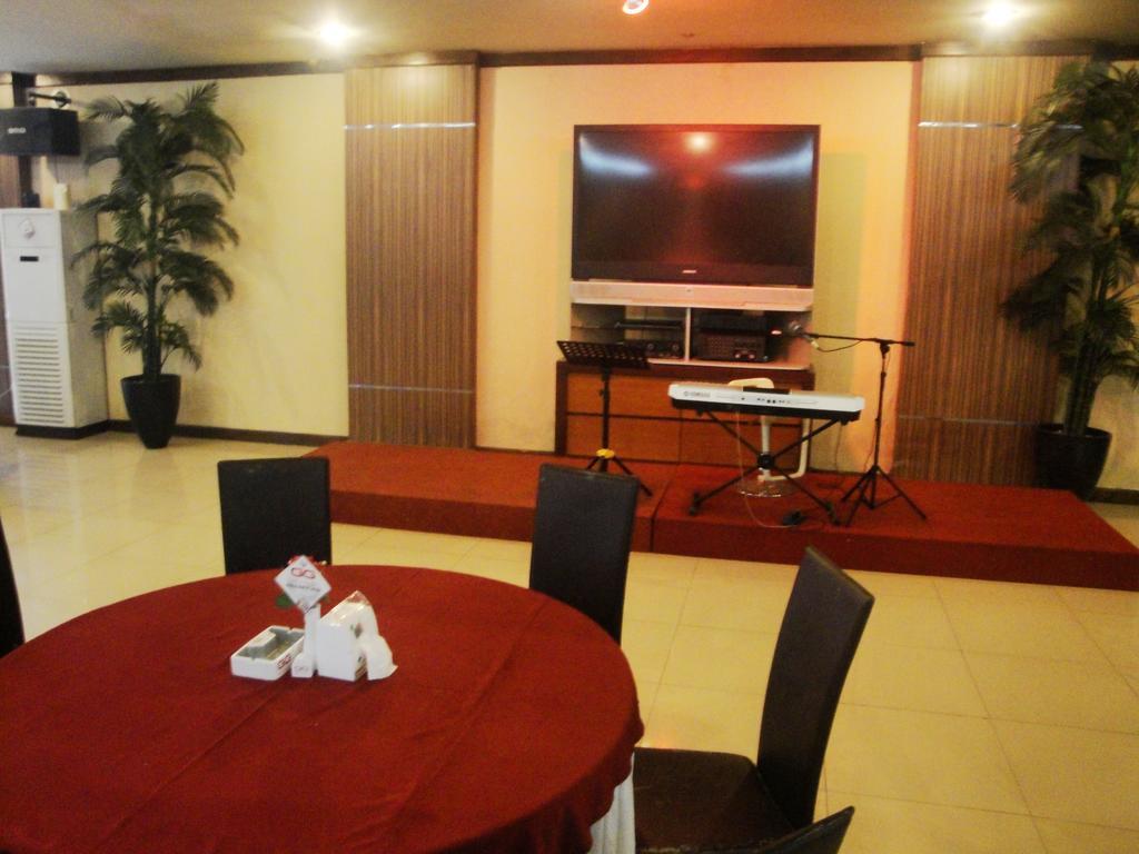 Imperial Hotel Kendari Eksteriør bilde