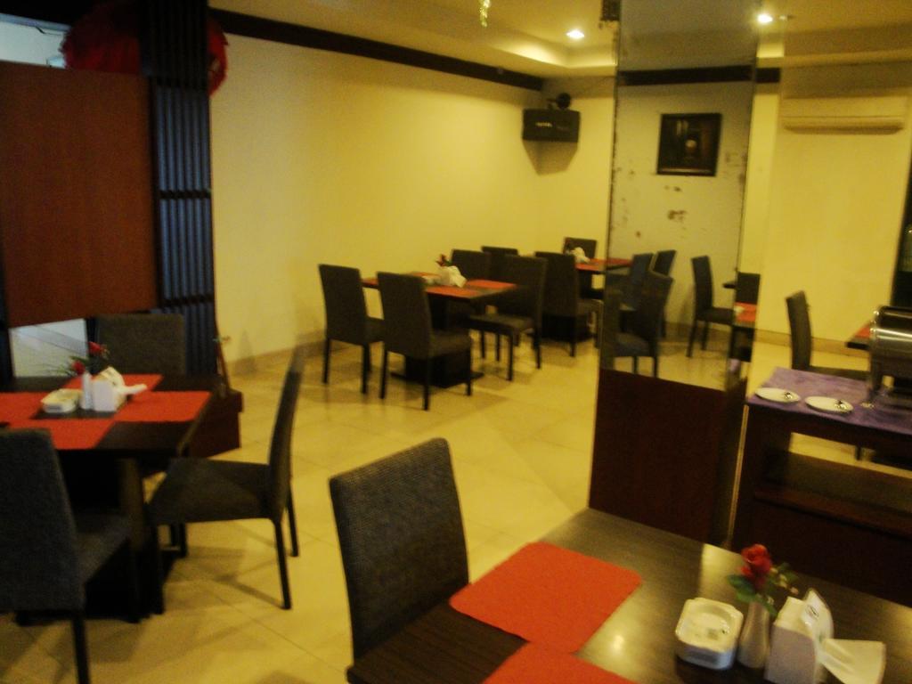 Imperial Hotel Kendari Eksteriør bilde