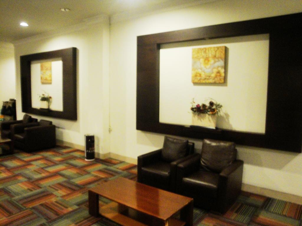 Imperial Hotel Kendari Eksteriør bilde