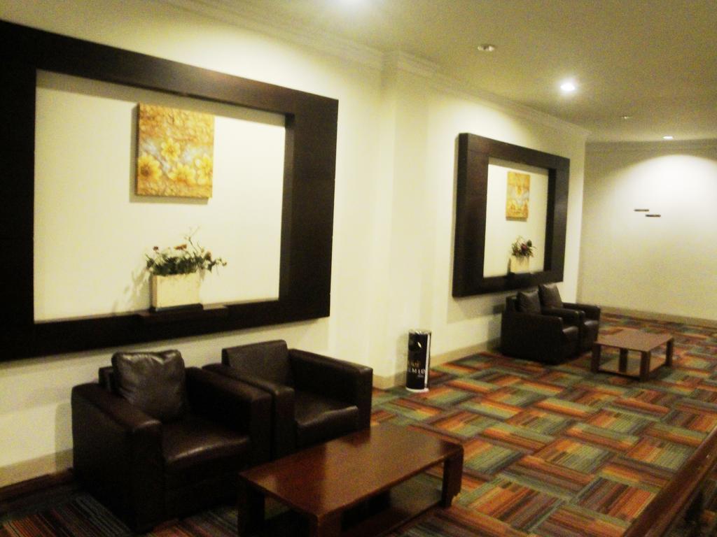Imperial Hotel Kendari Eksteriør bilde