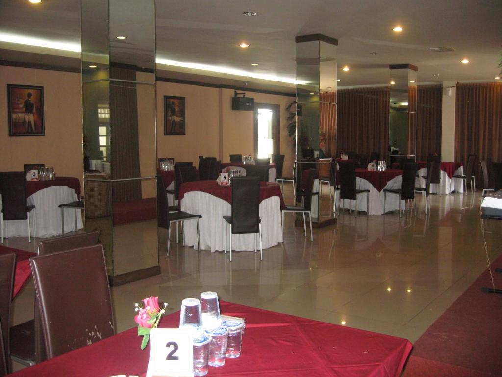 Imperial Hotel Kendari Eksteriør bilde