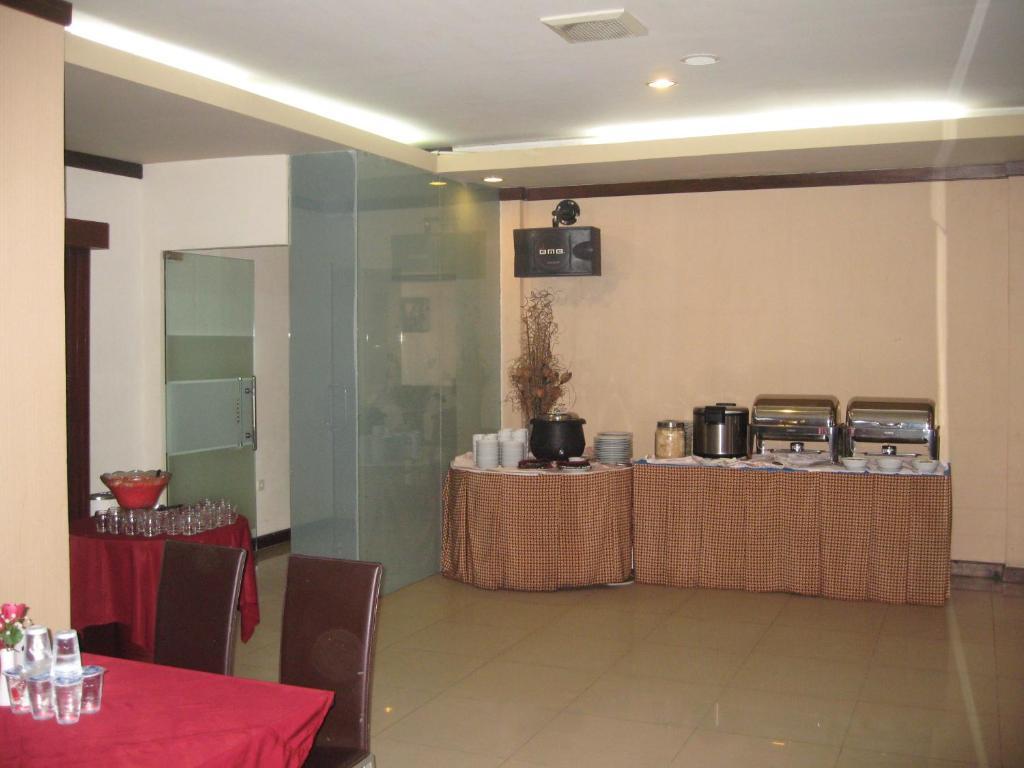 Imperial Hotel Kendari Eksteriør bilde