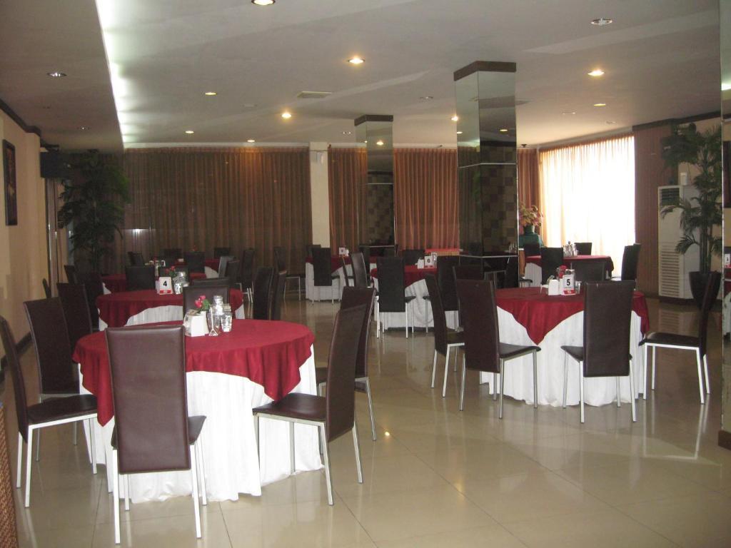 Imperial Hotel Kendari Eksteriør bilde
